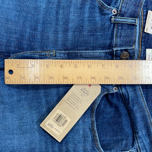 Levi’s Woman’s NWT Classic Bootcut Size 6 Short W28 L30 - Picture 9 of 13